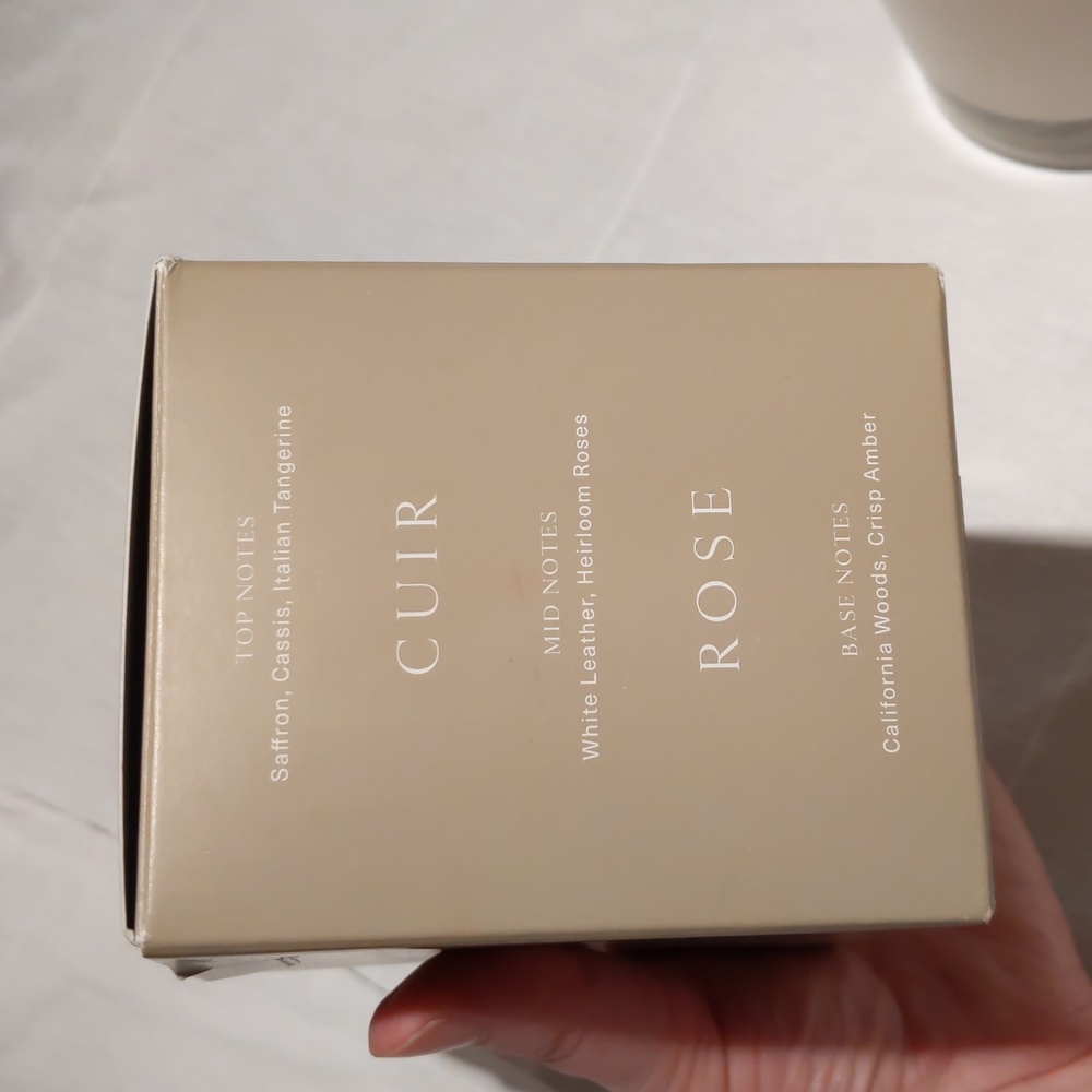 *NIB* Oak Essentials Cuir Rose Candle - Picture 5 of 8
